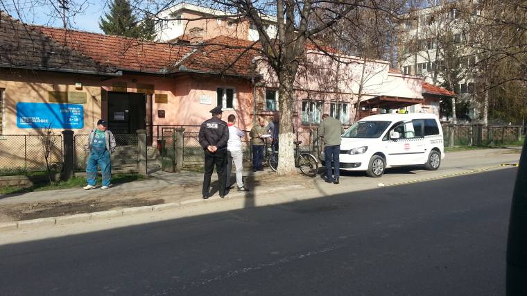 Taxi ajtajának csapódott a biciklis