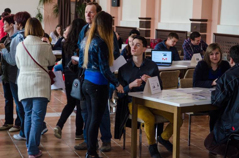Már nem elég plakátokon, szórólapokon megszólítani az álláskeresőket