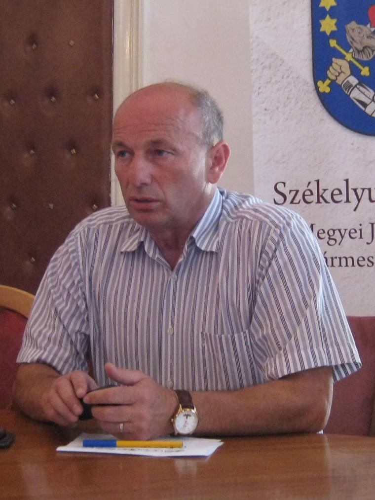 Sajtósokba botlott Tikosi, nyilatkoznia kellett