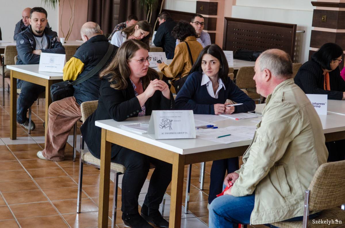 A tavalyi börzén a vendéglátóipari és a kereskedelmi egységeknél volt a legtöbb érdeklődő. Archív &bullet;  Fotó: Barabás Ákos