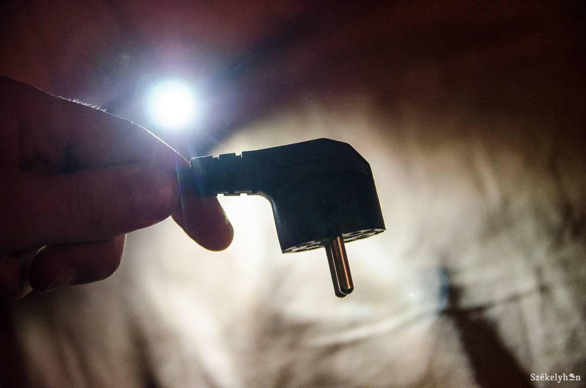 Ha bizonyítható, hogy az áramszolgáltató hibájából ment tönkre egy háztartási berendezés, akkor kártérítést kaphat a tulajdonos. Képünk illusztráció •  Fotó: Barabás Ákos