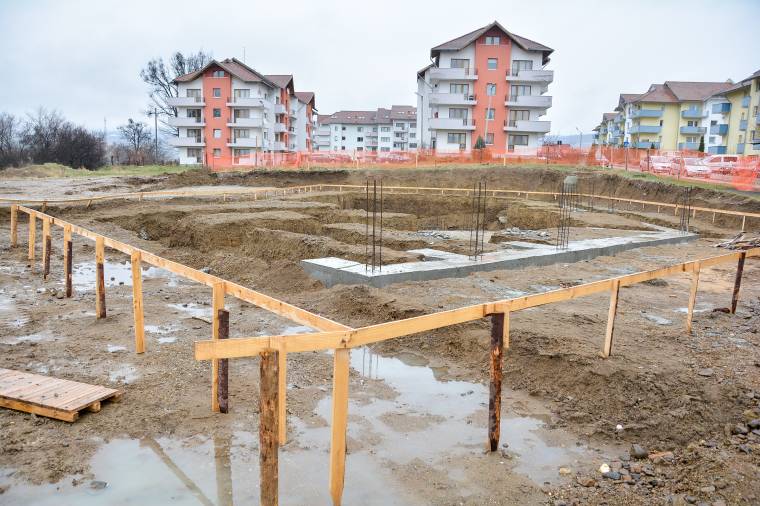 Újabb támogatás szociális lakásokra