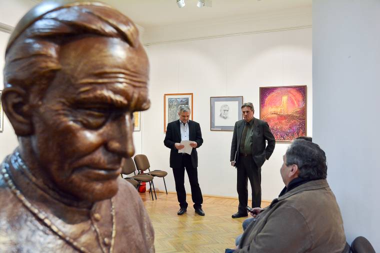 Kiállításon a Márton Áronról készült alkotások