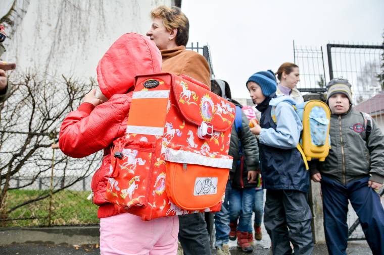 Ennyi, és nem több: szakorvos mondja meg, mekkora lehet az iskolatáska súlya