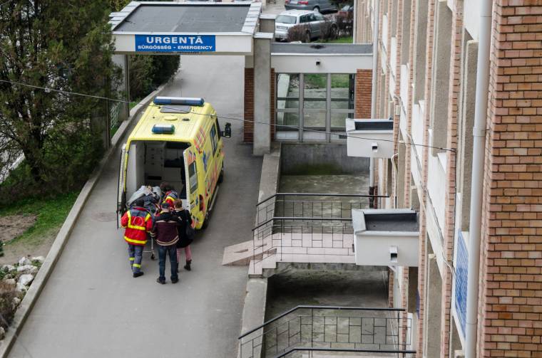 Gyomorpanaszok növelték a mentős statisztikát