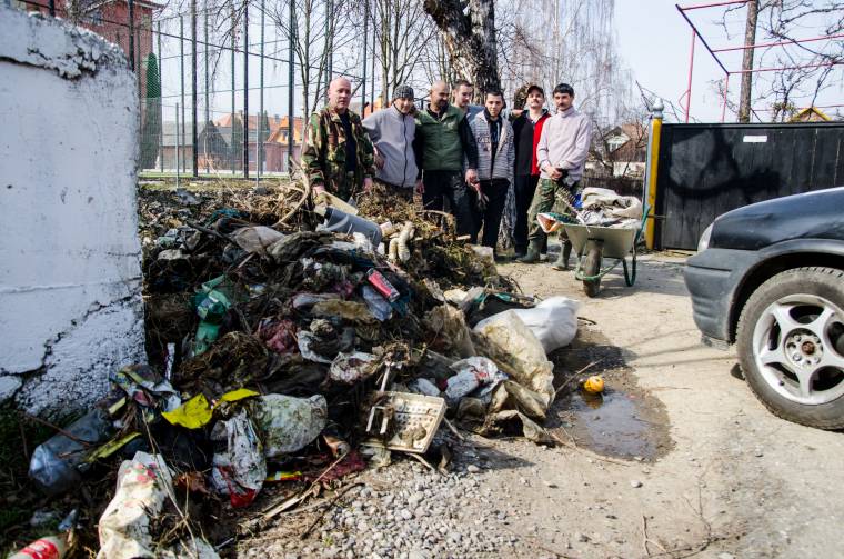Betelt a pohár az önkéntes takarítóknál – feljelentést tettek