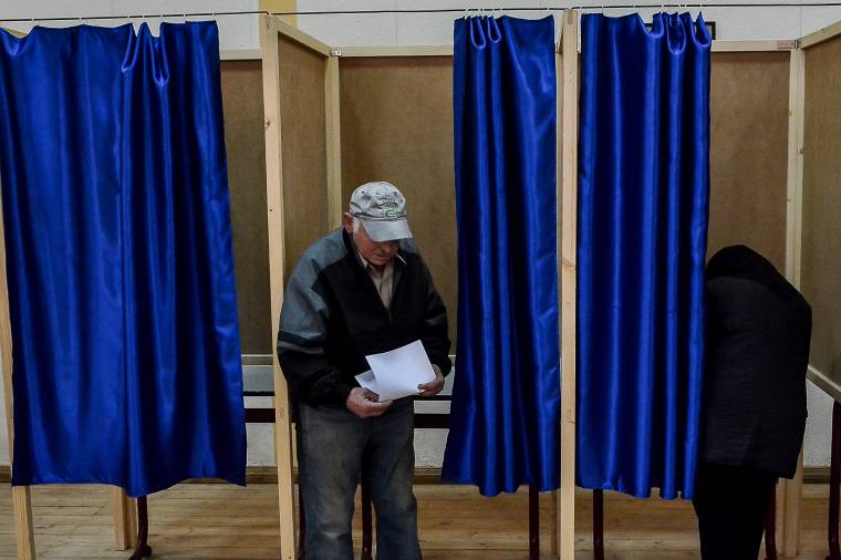 19 millió román állampolgárt várnak az urnákhoz