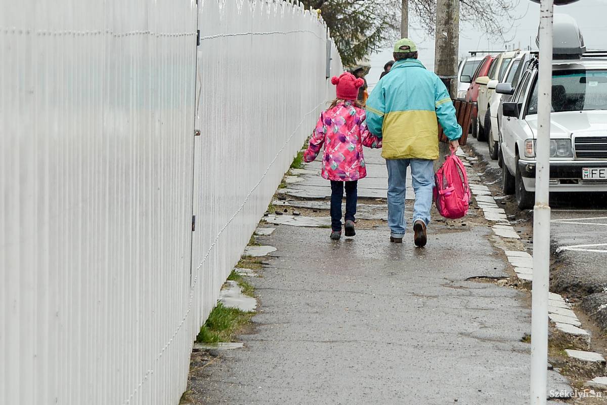 Egy napra ismét le lehet tenni az iskolatáskát. Illusztráció •  Fotó: Mihály Csaba