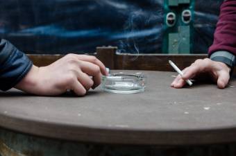 Kiskorúakat szolgáltak ki dohánytermékkel Székelyudvarhelyen, és pont ott voltak a rendőrök is