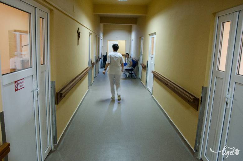 Az egészségügyben gyakori a munkahelyi kiégés. A munkavégzés mellett ez a dolgozók egészségére is káros hatással van •  Fotó: Barabás Ákos
