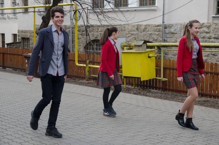 Két hétig próbaként hordják az ősztől kötelező uniformist