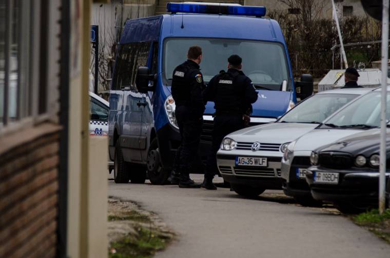 Két gyanúsítottat letartóztattak a házkutatások után
