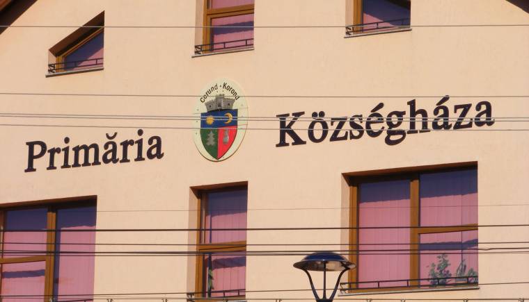 Korondon is le kell venni a Községháza feliratot