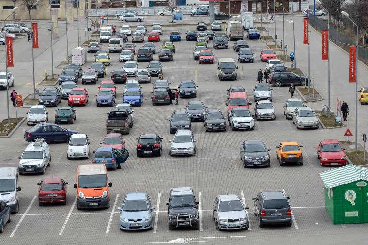 Több parkolóhelyre van szükség a megnövekedett gépjárműforgalom miatt