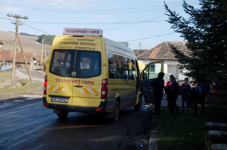 Hajnalban kelnek, hogy reggelre beérjenek az iskolába