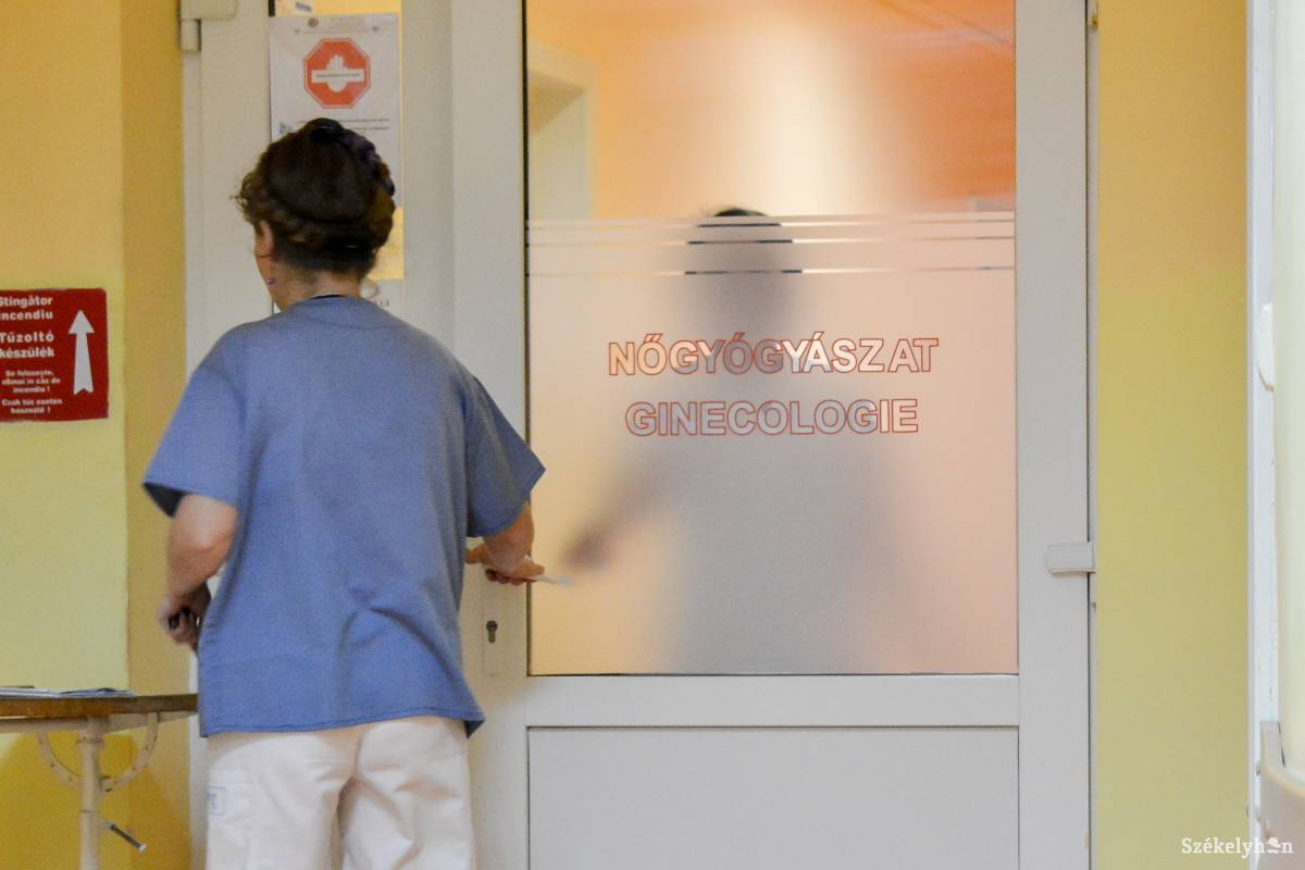 Be kell lépni. A kivizsgálásokra rendszeresen járó állapotos nő magát és születendő babáját is megóvja a lehetséges tragédiától •  Fotó: Mihály Csaba