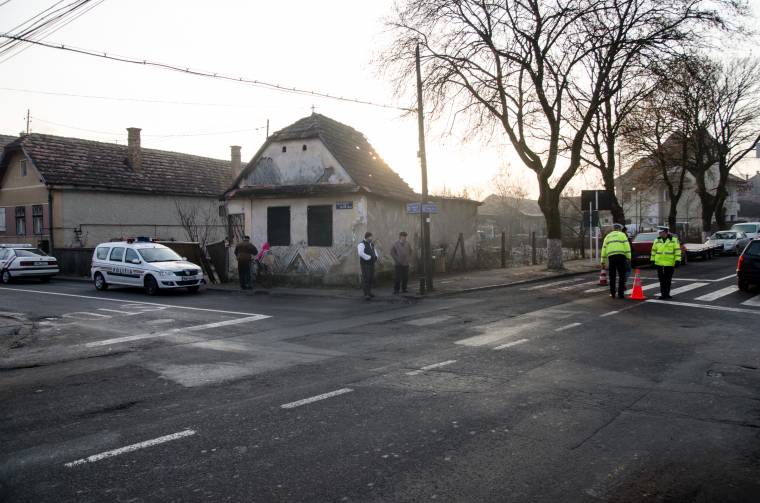 Átjárón ütöttek el egy fiatal lányt