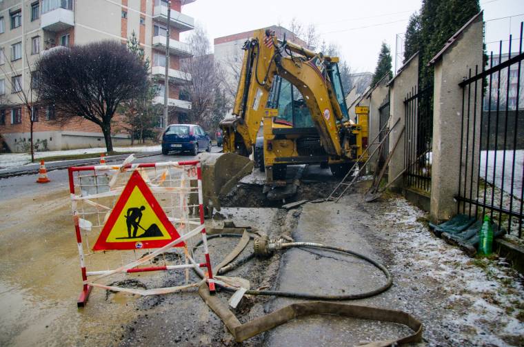 Csőtörés forgalomeltereléssel