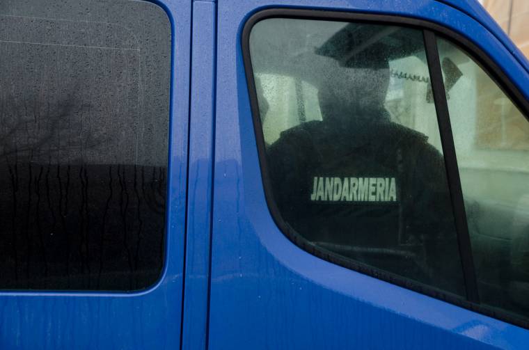 Csendőri beavatkozás után életét vesztette egy pedofíliával gyanúsított román férfi