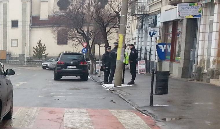 Rendőrnek hajtott, vagy a rendőr állt a kocsi elé?