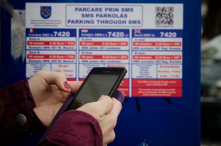 Sms-parkolójegy: késett is, drága is