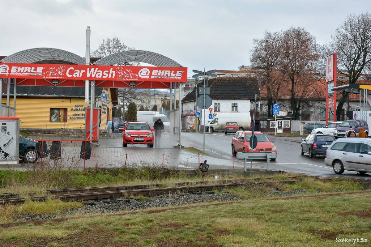 Sokan csak akkor mennek autót mosni, amikor az már halaszthatatlan. Képünk illusztráció •  Fotó: Mihály Csaba