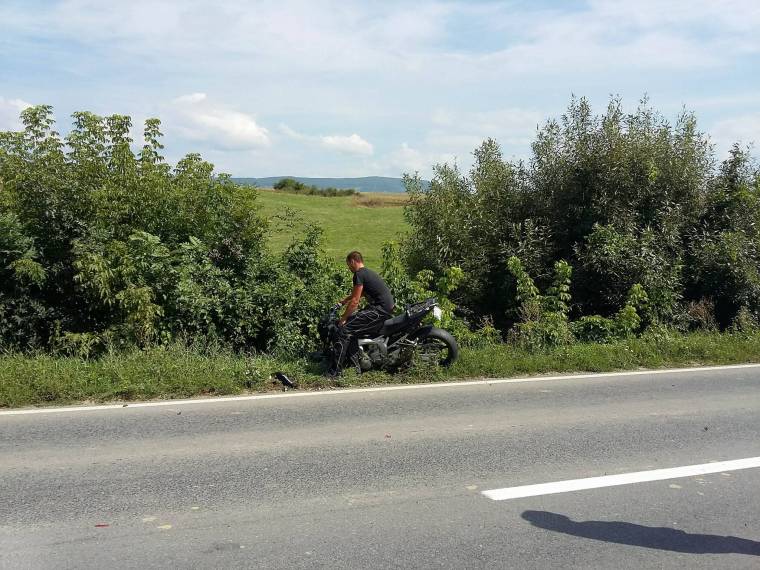 Motoros baleset a Szejkén