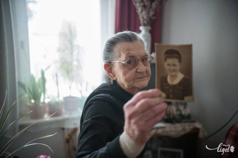 Négy történelmi korszakot átfogó élettörténetéről mesél a 93 éves Bányai Éva •  Fotó: Barabás Ákos