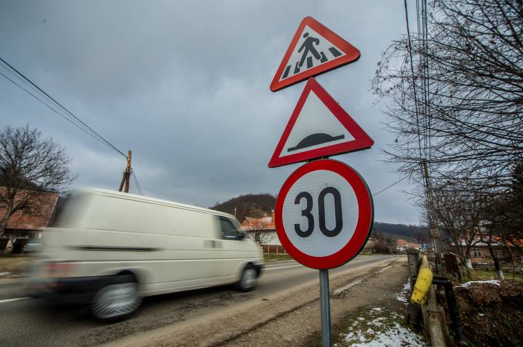 Csíkszékre kerülhetnek az Udvarhelyszéken felszedett fekvőrendőrök