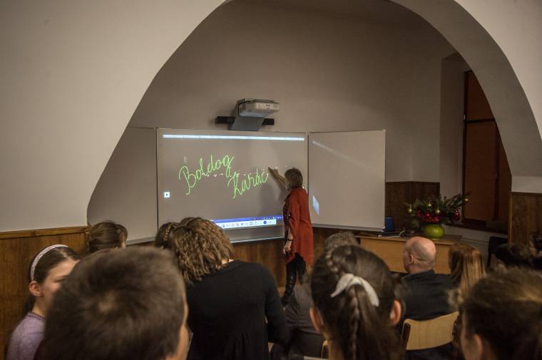 Okostáblák, osztályterem-felújítás és egy nagy bejelentés az NSKI-től