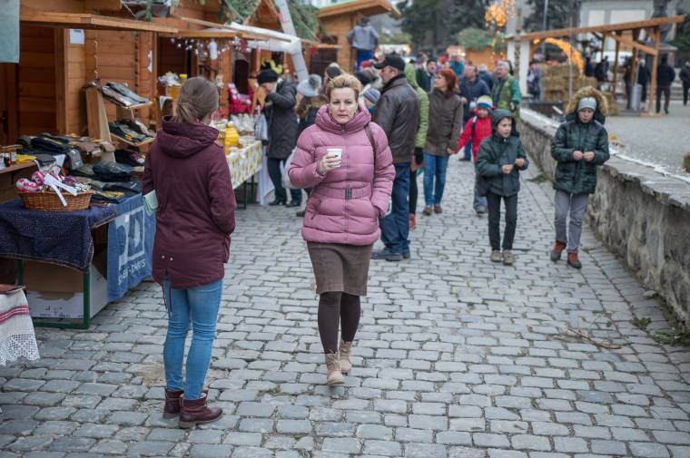 Megnyílt az udvarhelyi karácsonyi vásár