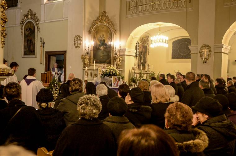 Főhajtás Kovács Sándor kanonok-főesperes koporsójánál