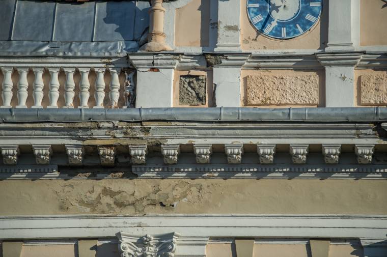 Megrongálódott a székelyudvarhelyi városháza homlokzatának egy része
