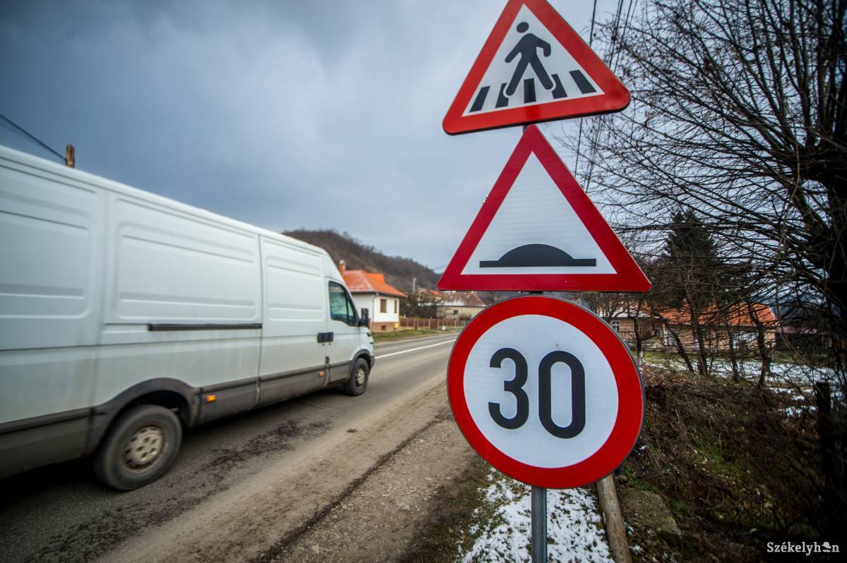 A 12 évnél idősebb járművek esetében a korábbi két év helyett minden évben el kell végeztetni a műszaki ellenőrzést (ITP) •  Fotó: Barabás Ákos