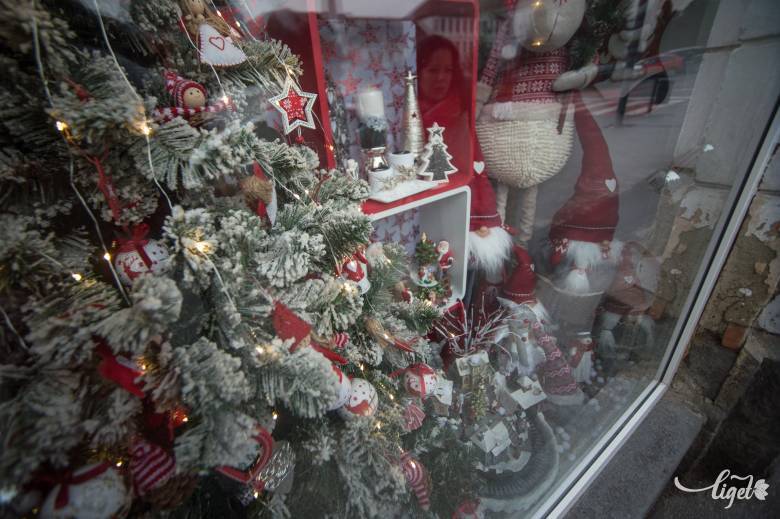 Díszek minden mennyiségben •  Fotó: Barabás Ákos
