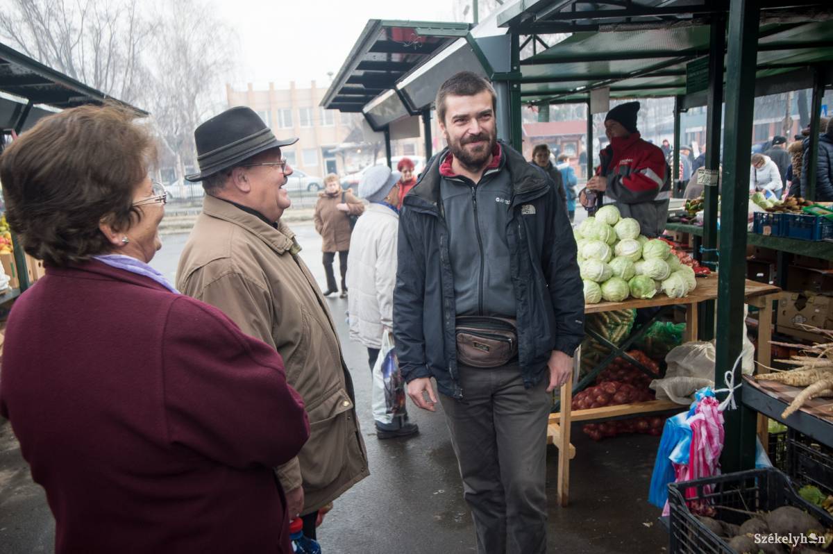Jóérzéssel tölti el, hogy vásárlói bíznak benne és rendszeresen visszajárnak hozzá •  Fotó: Barabás Ákos
