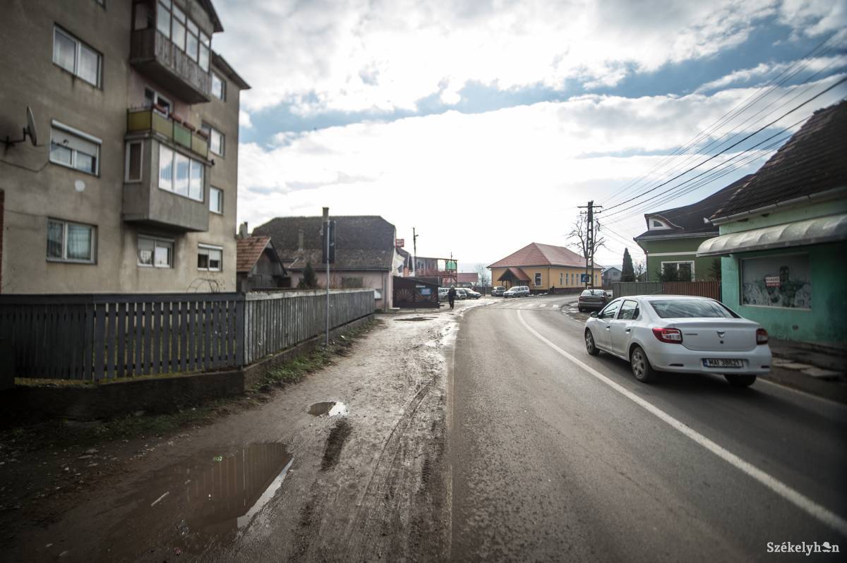 Jelenleg emésztőgödrökbe folyik a háztartásokból származó szennyvíz. Ez két év múlva megváltozhat •  Fotó: Barabás Ákos