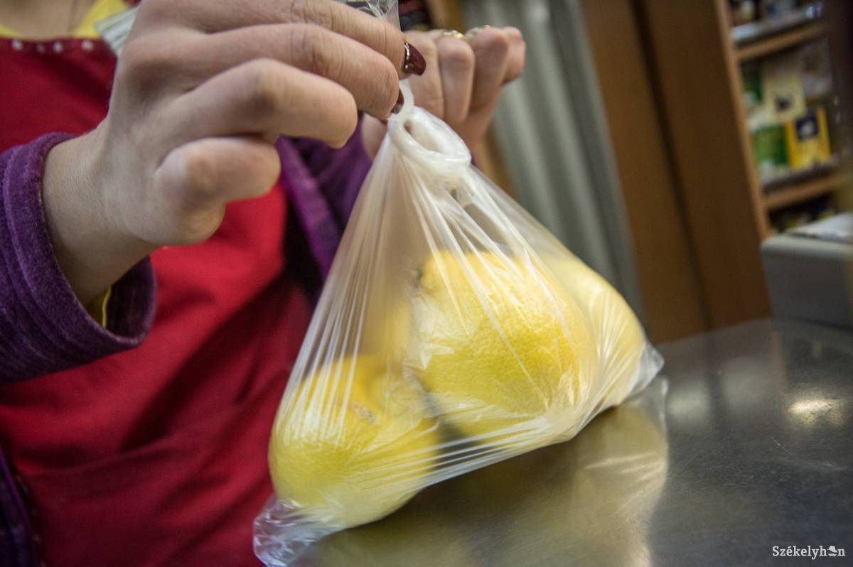 Láthatatlan veszélyforrás. A citrusfélék permetezésére használják az egészségre ártalmas imazalilt. Illusztráció •  Fotó: Barabás Ákos