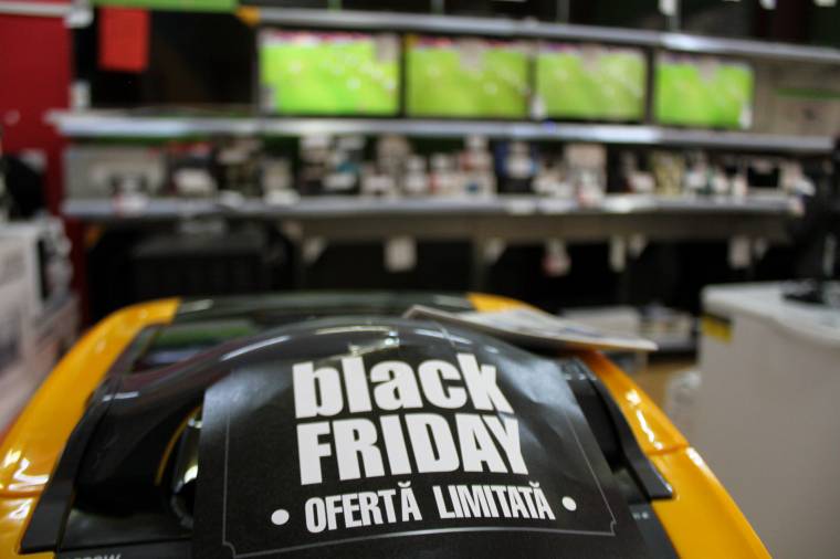Fekete péntek: egy friss közvélemény-kutatás szerint a hazai lakosság 51 százaléka tervezi, hogy vásárol legalább egy terméket