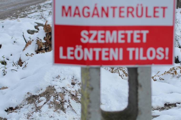 Továbbra is a város szélébe hordják a szemetet; panaszkodnak a buszsofőrökre Székelyudvarhelyen