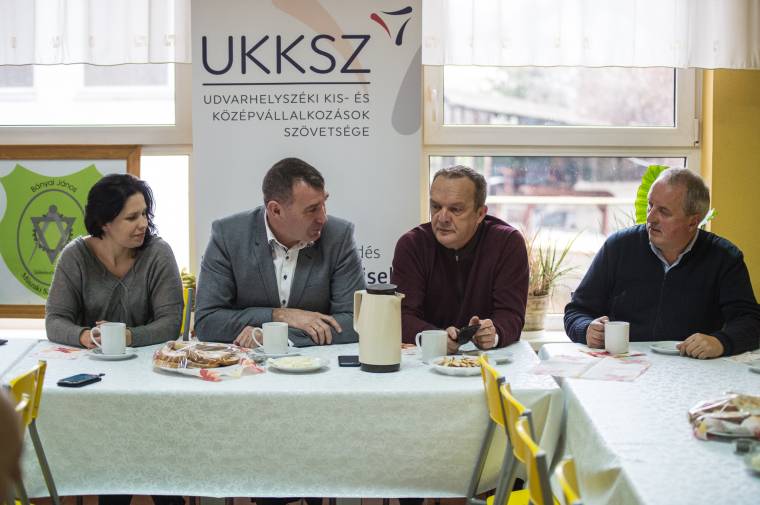 Ok, hogy vállalkoznak, de jótékonykodnak is?