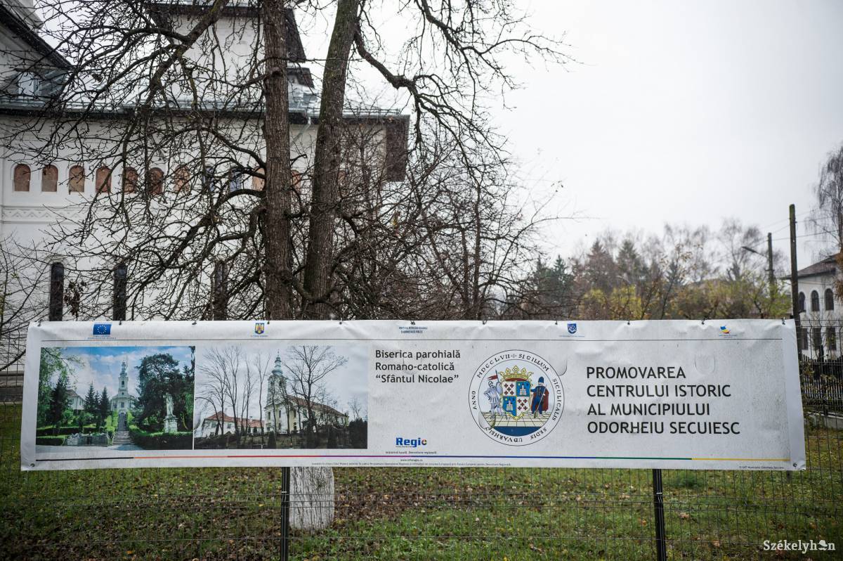 Nemsokára lekerülnek a molinók, jövő ősszel visszahelyezik •  Fotó: Barabás Ákos
