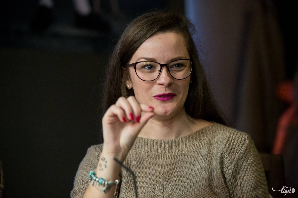 Kis lépésekkel az álom felé. Készruhagyárban is dolgozott a diáklány •  Fotó: Barabás Ákos