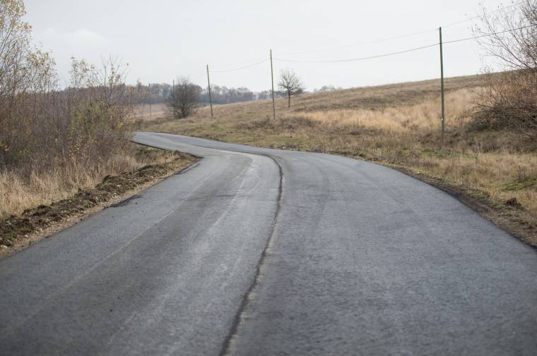 Aszfaltoznak Kányád és Székelyderzs között
