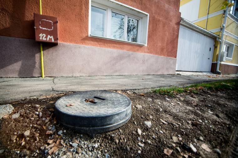 Köteleznék a lakókat a szennyvízhalózatra való csatlakozásra