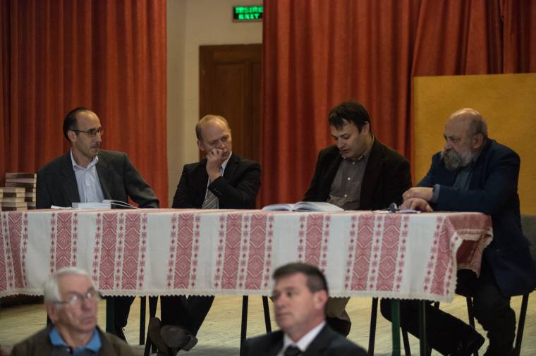 Súlyos és fajsúlyos a szentmártoni tanulmánykötet