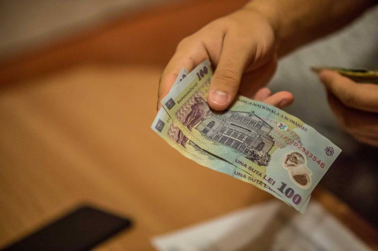 Öt lejjel nőtt az országos nettó átlagbér októberben