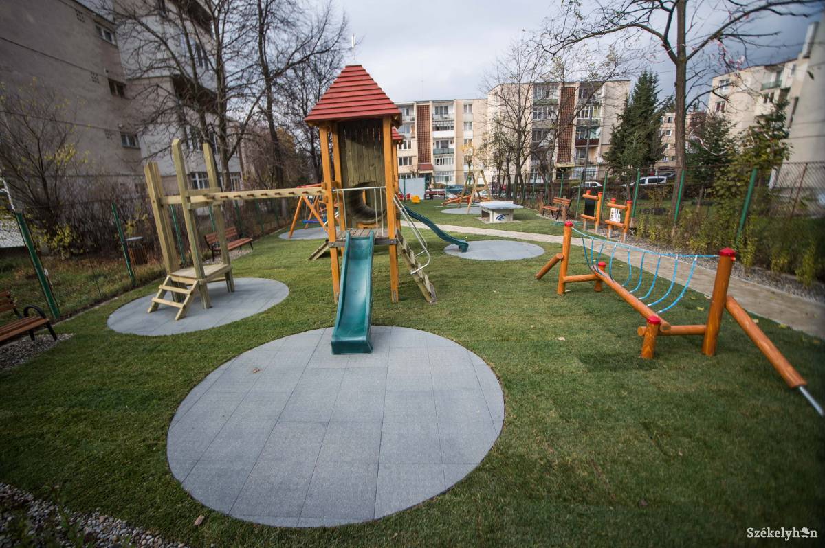 Kész lett, szép lett, már csak vigyázni kell rá •  Fotó: Barabás Ákos