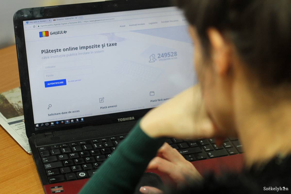 Nemcsak az adóbefizetést, hanem más ügyintézést is lehet majd online végezni •  Fotó: Pál Árpád