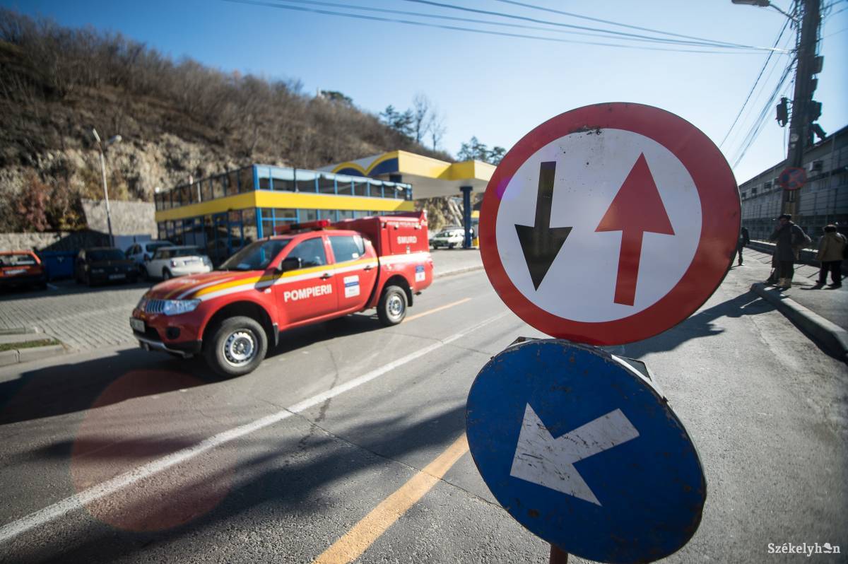 Egyeseket a festés, másokat a jelzőtáblák tévesztettek meg. A hivatal szerint minden egyértelmű •  Fotó: Barabás Ákos